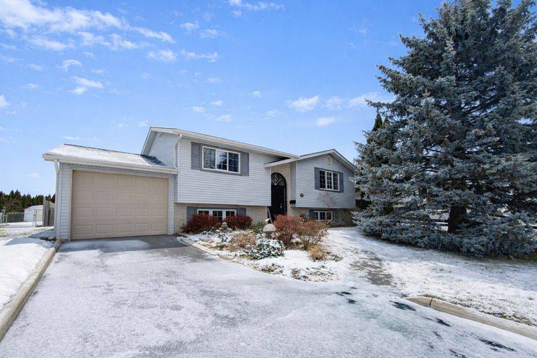 Norfolk, ON N0E 1Y0,18 Ross ST