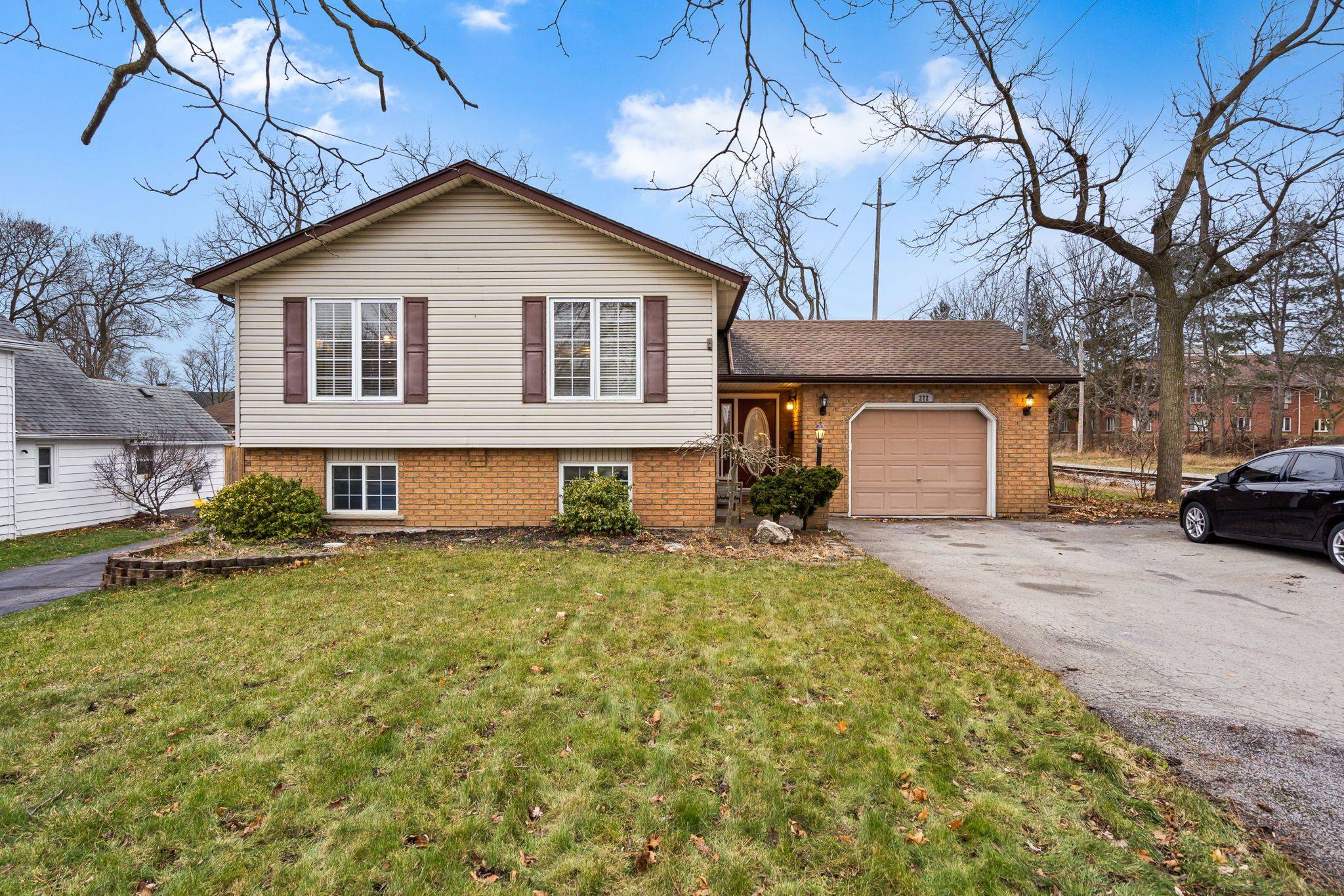 Port Colborne, ON L3K 4X8,272 Steele ST