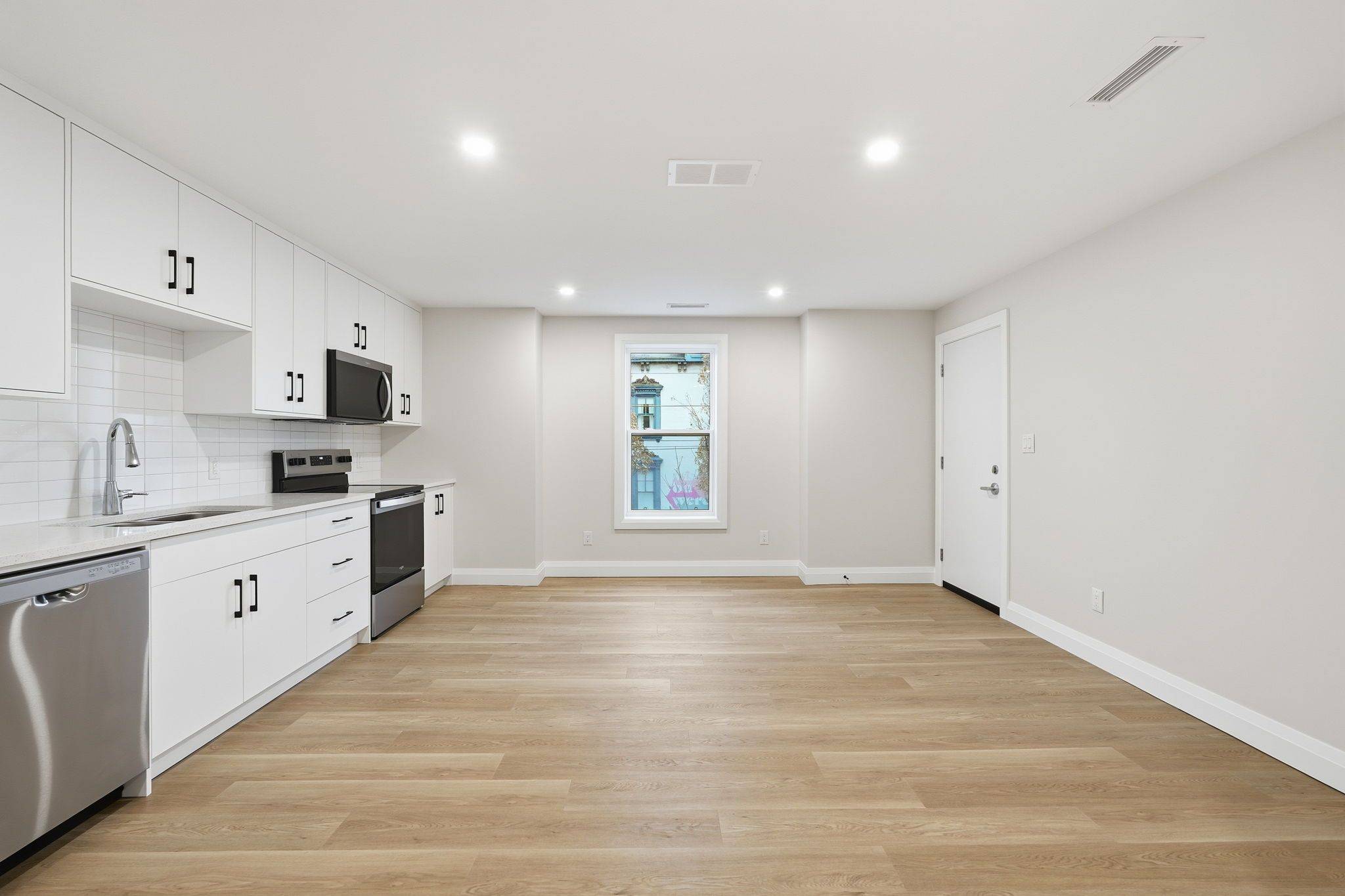 Hamilton, ON L8L 1L9,231 PARK ST N #3