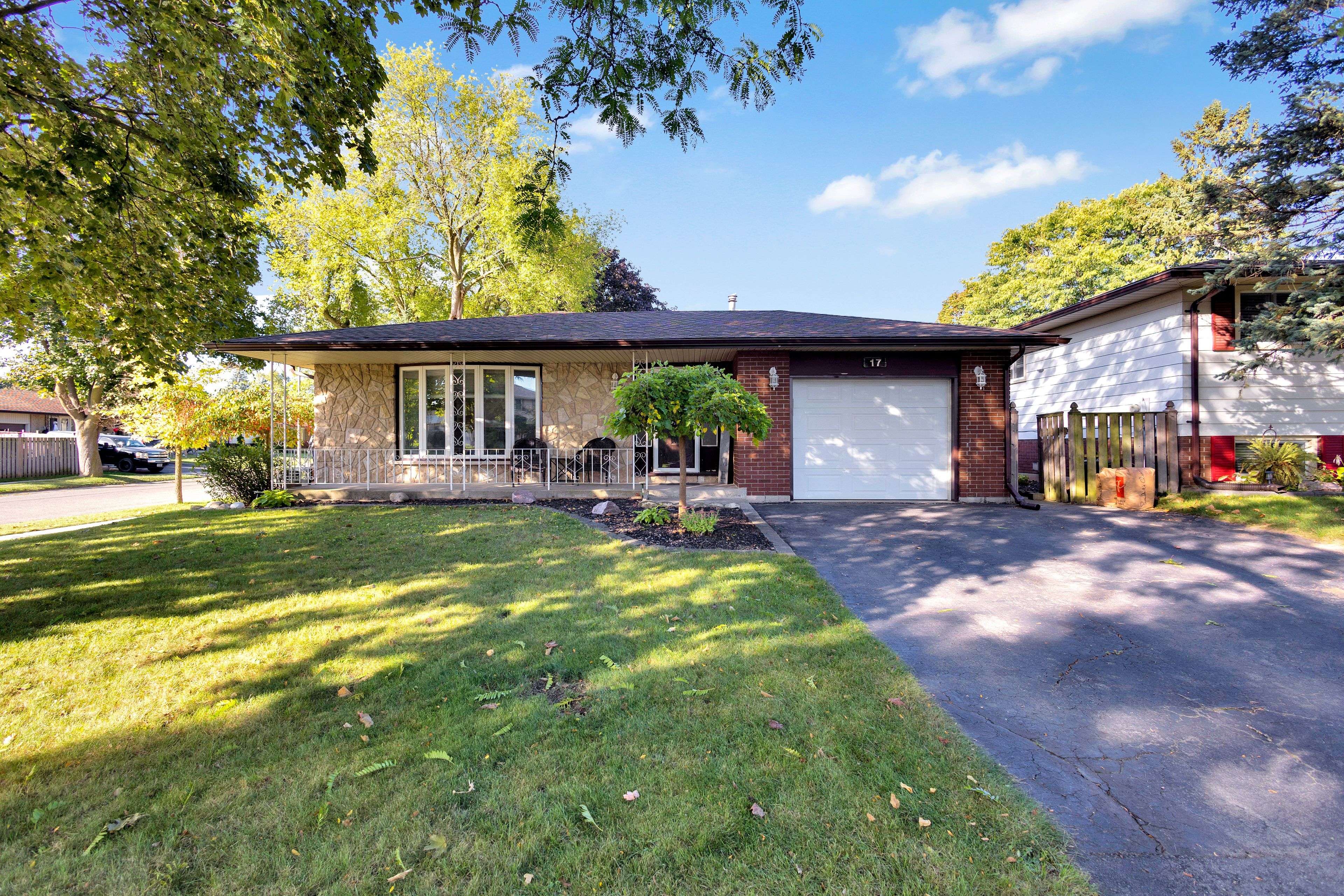 Brantford, ON N3R 5Y5,17 Penny LN