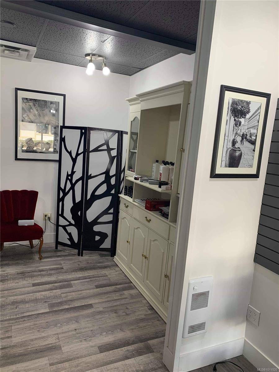 Qualicum Beach, BC V9K 1T2,678 Memorial Ave