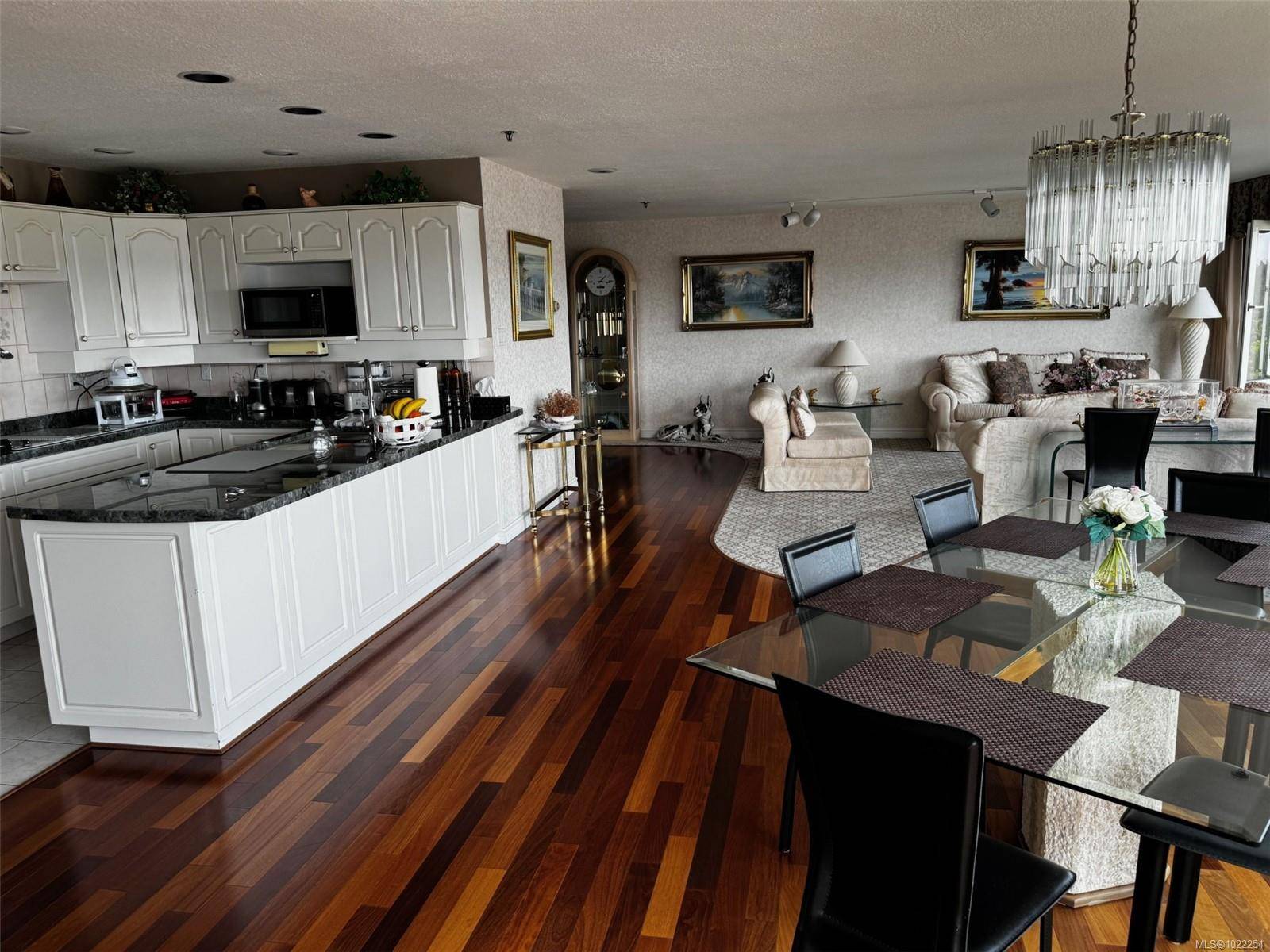 Nanaimo, BC V9S 5J9,275 Cypress St