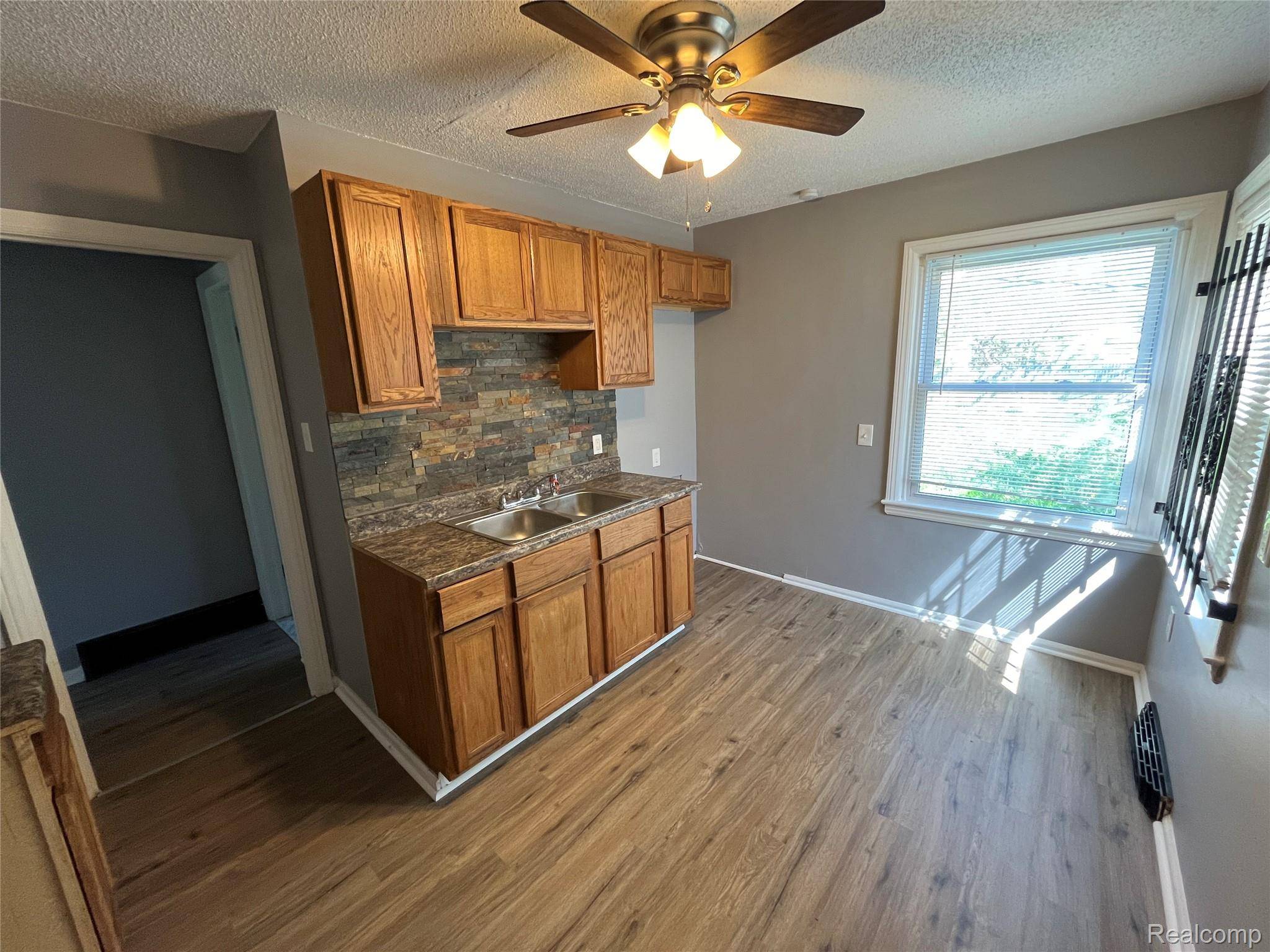 Detroit, MI 48205,15645 Liberal ST