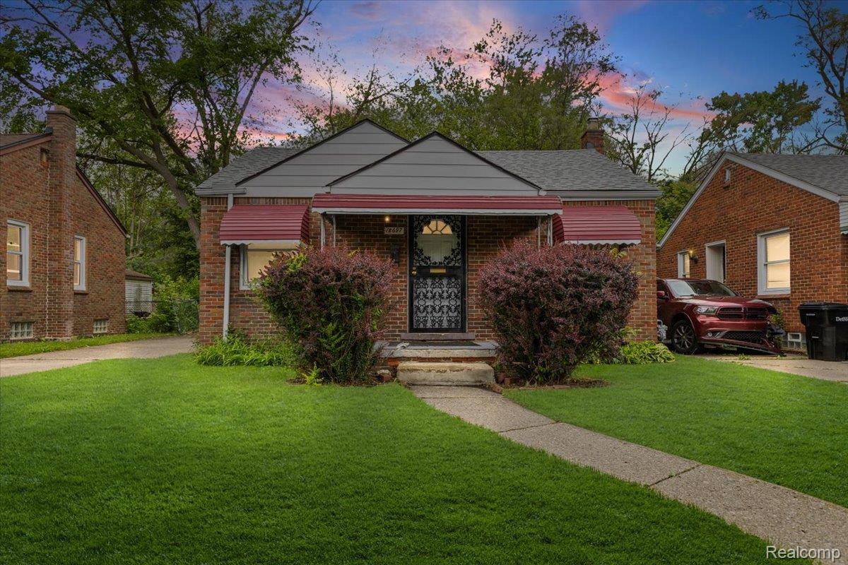 Detroit, MI 48219,18697 Sunderland RD