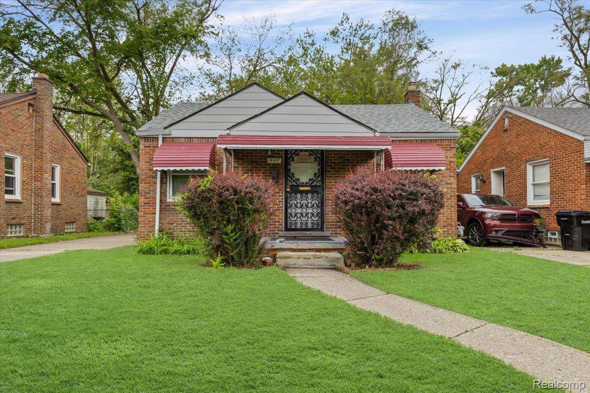 Detroit, MI 48219,18697 Sunderland RD