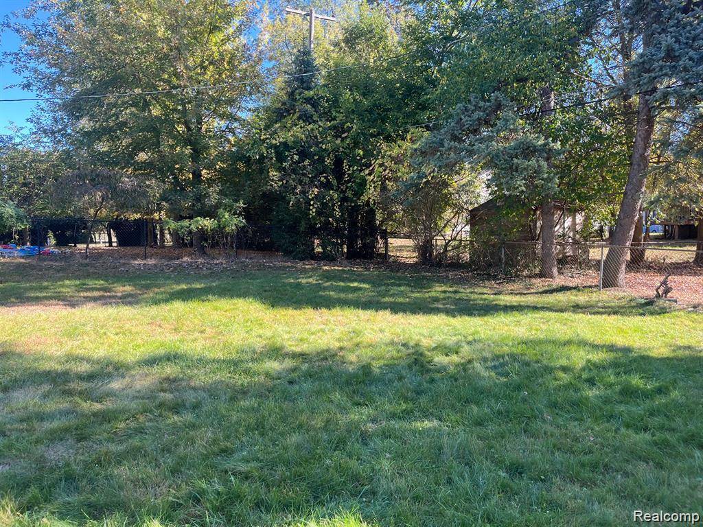 Bloomfield Hills, MI 48302,1253 Atkinson AVE