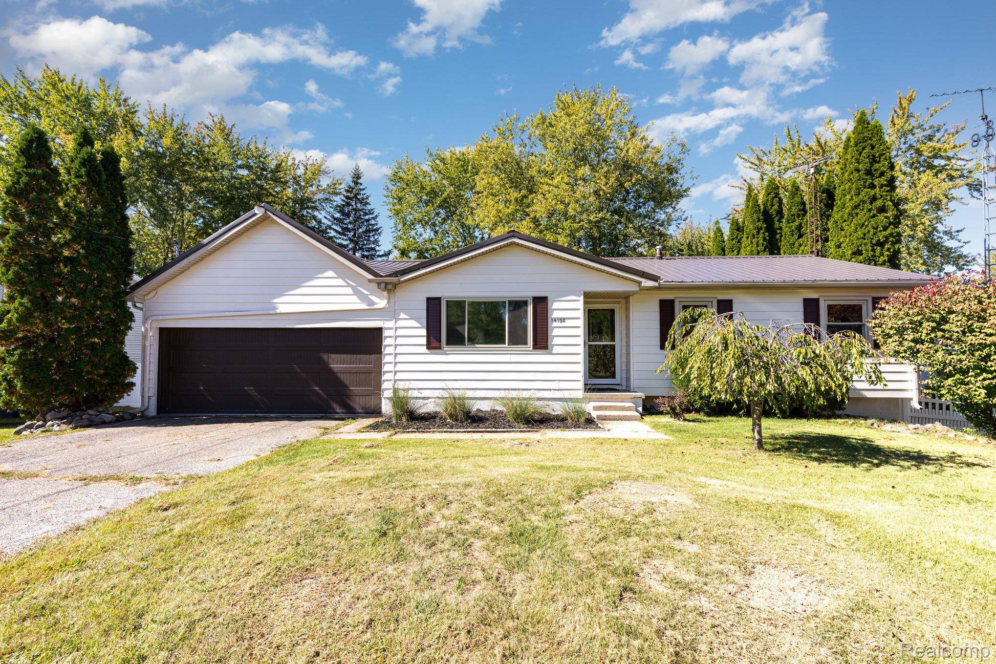 Fenton, MI 48430,14108 North RD