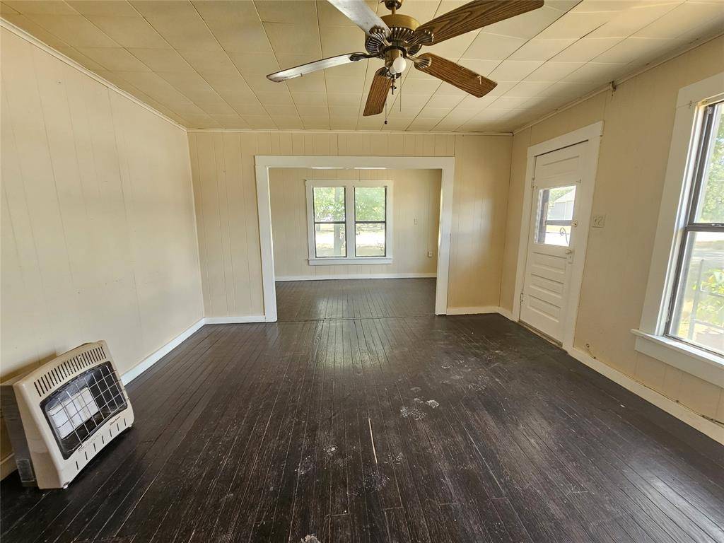 216 E Pecan Street, Bangs, TX 76823