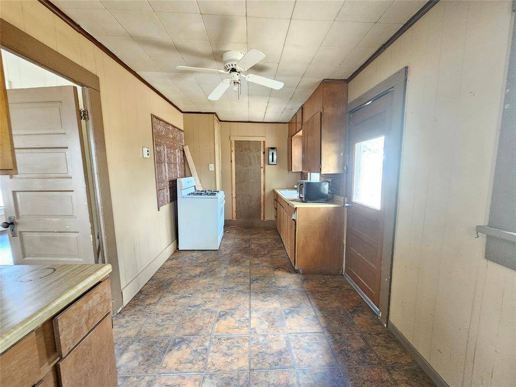 216 E Pecan Street, Bangs, TX 76823