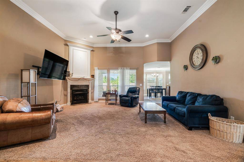 1810 Meadowview Drive, Reno, TX 75462