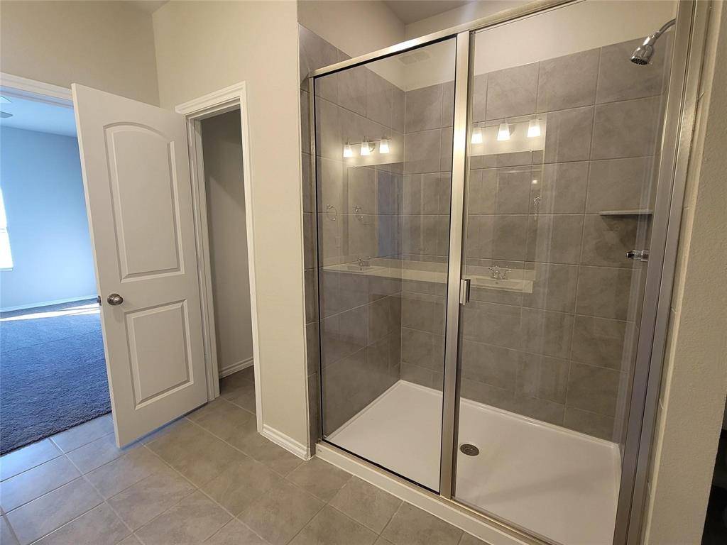 Van Alstyne, TX 75495,933 Ravenwood Lane