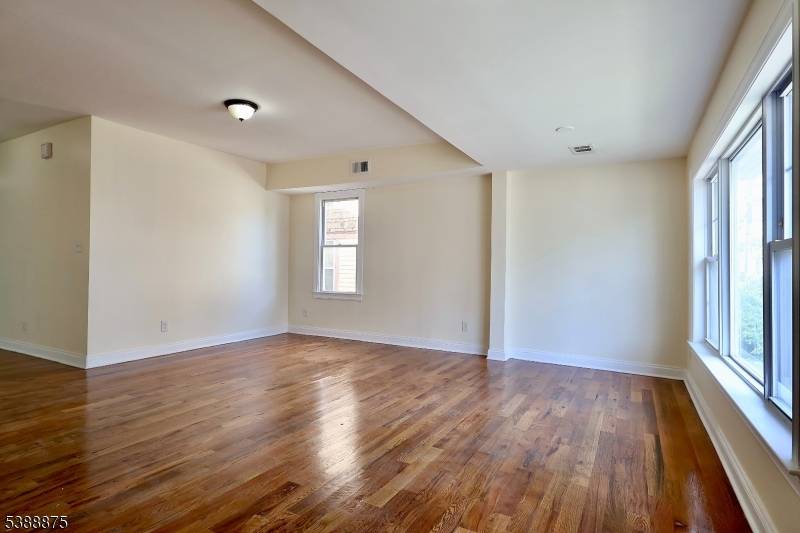 Newark City, NJ 07106,223 W End Ave