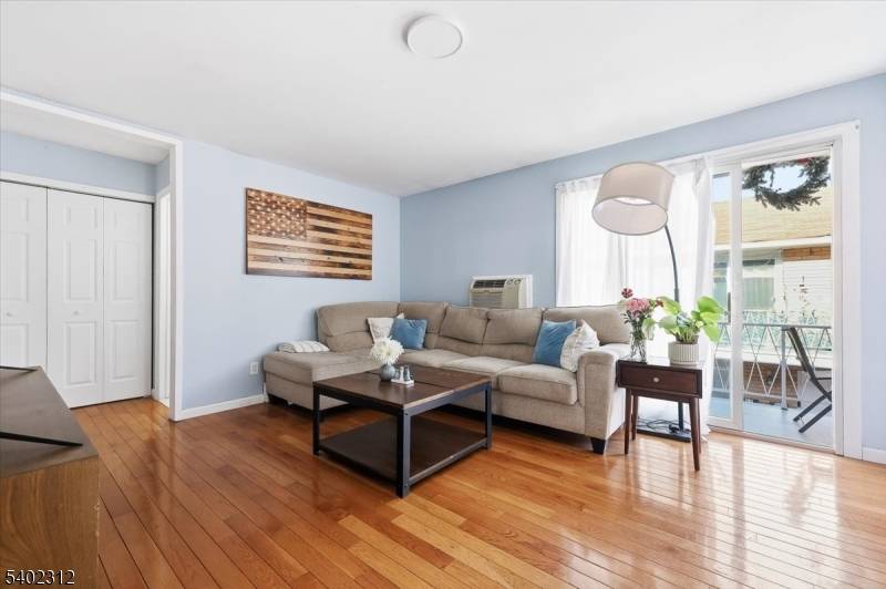 Ridgefield Park Village, NJ 07660,435 Teaneck Rd #11