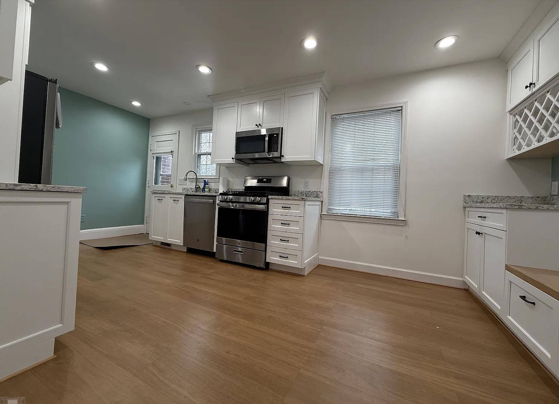 Grosse Pointe, MI 48230,827 Neff RD