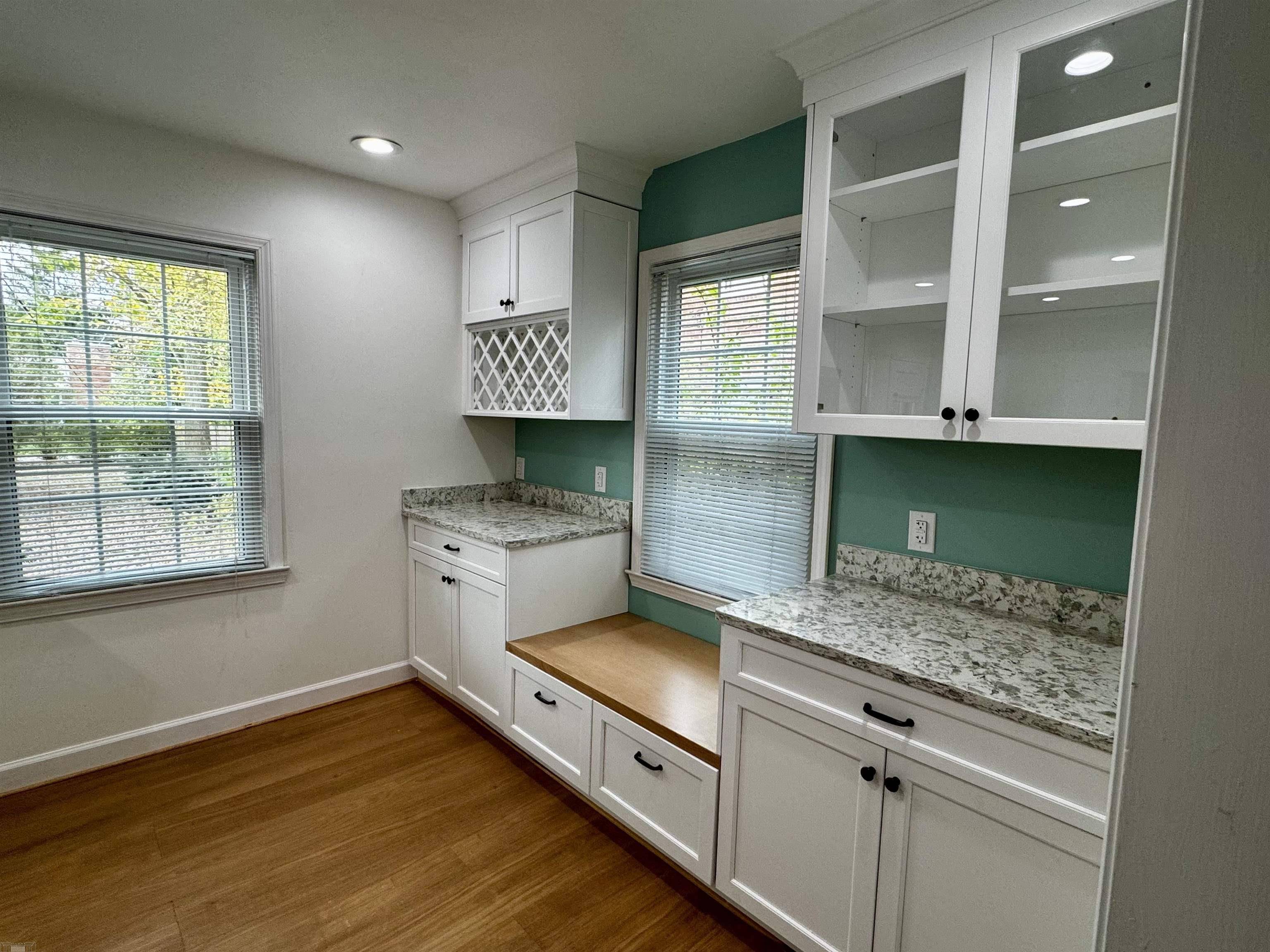 Grosse Pointe, MI 48230,827 Neff RD