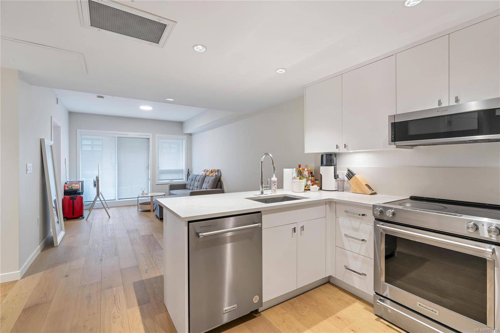 Saanich, BC V8N 3E4,4030 Shelbourne St #205