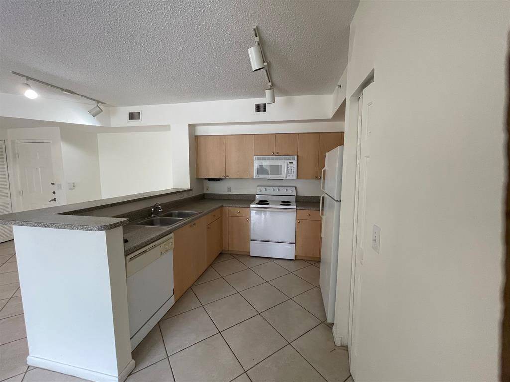 Tamarac, FL 33321,8010 N NOB HILL RD #205