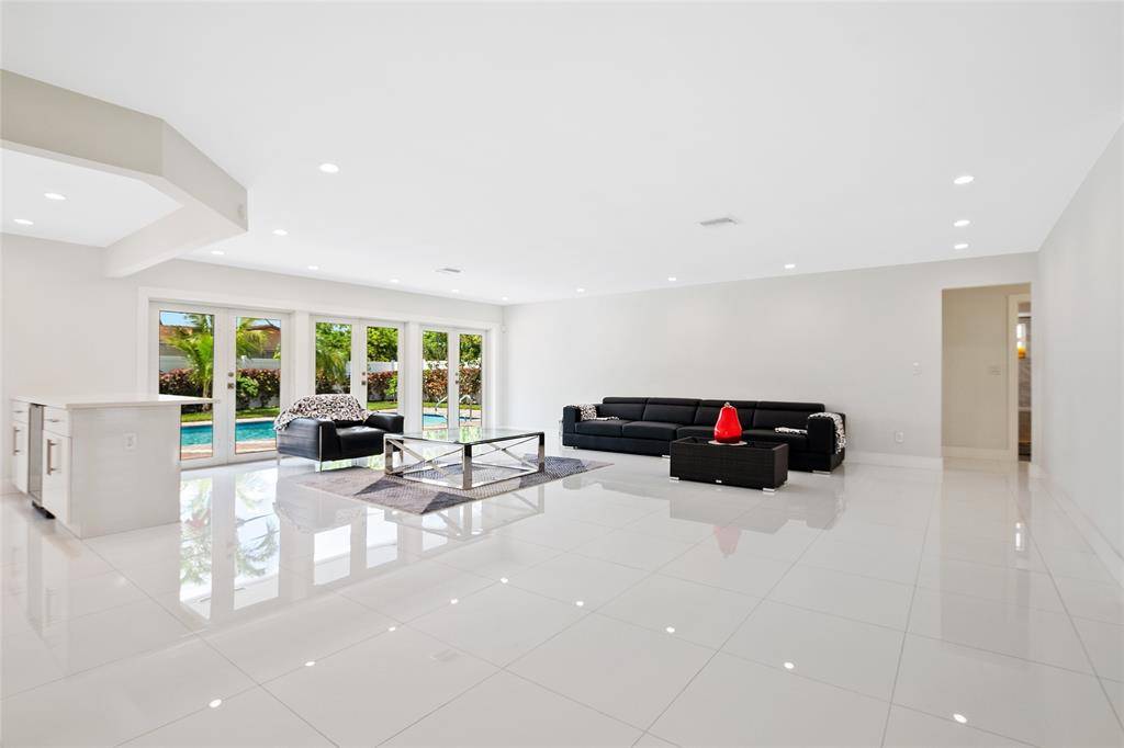 Miami, FL 33179,21100 Highland Lakes Blvd