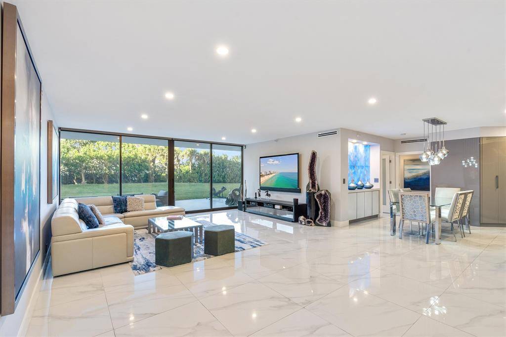 Palm Beach, FL 33480,3100 S Ocean Boulevard #105N