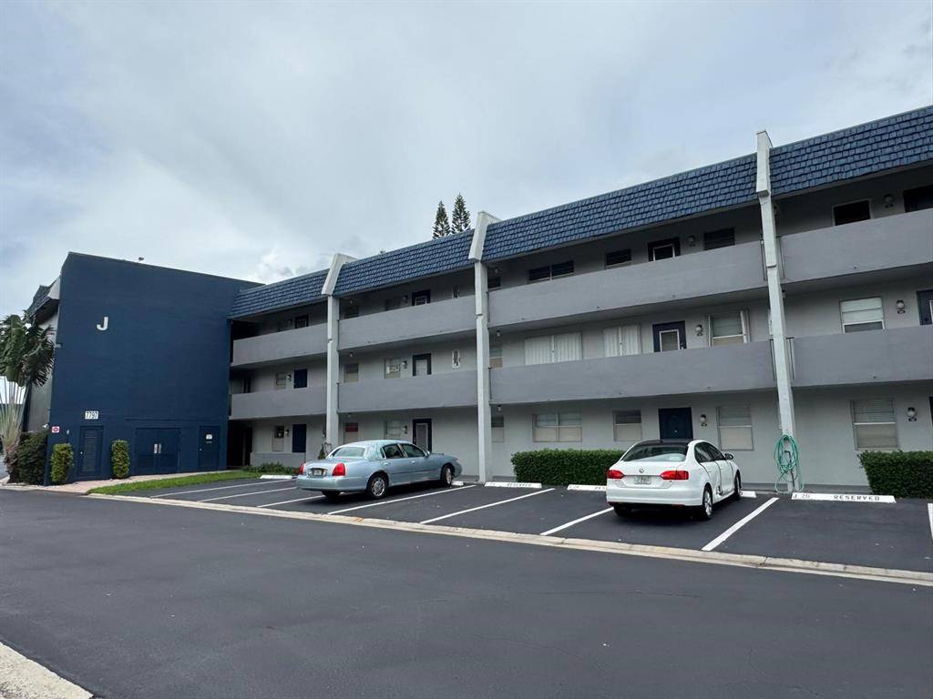 Margate, FL 33063,7797 Golf Circle Dr #304