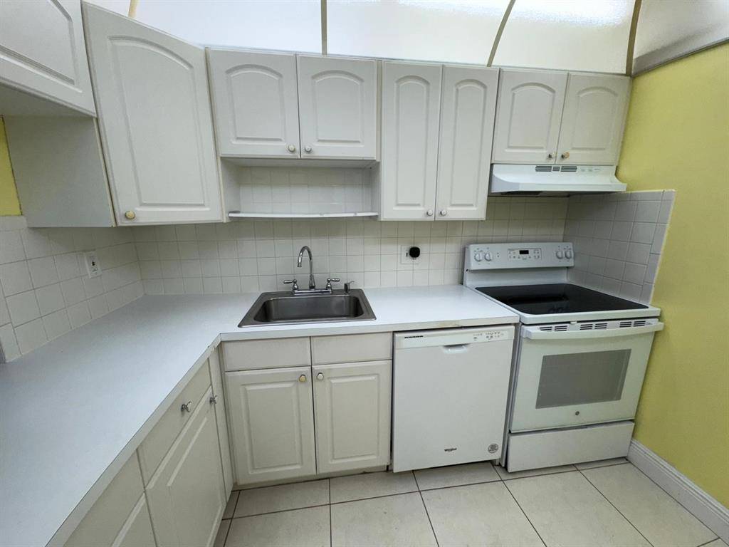 Margate, FL 33063,7797 Golf Circle Dr #304