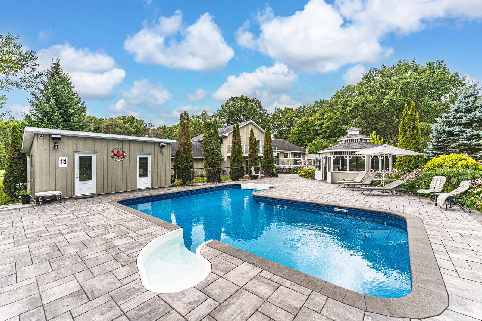 Springwater, ON L9X 0J7,2 Mills CIR