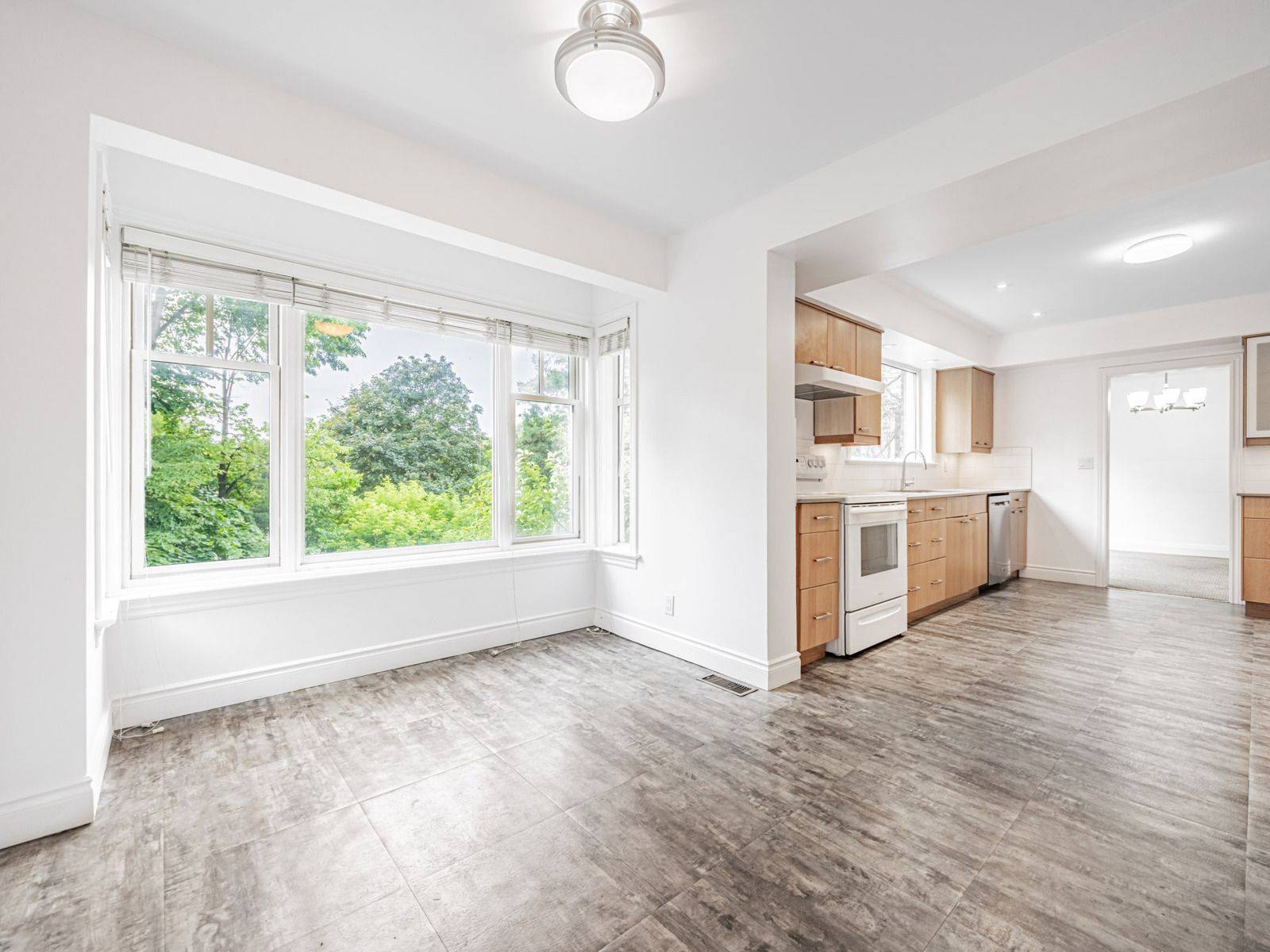 Toronto W01, ON M6S 2X2,252 Ellis AVE