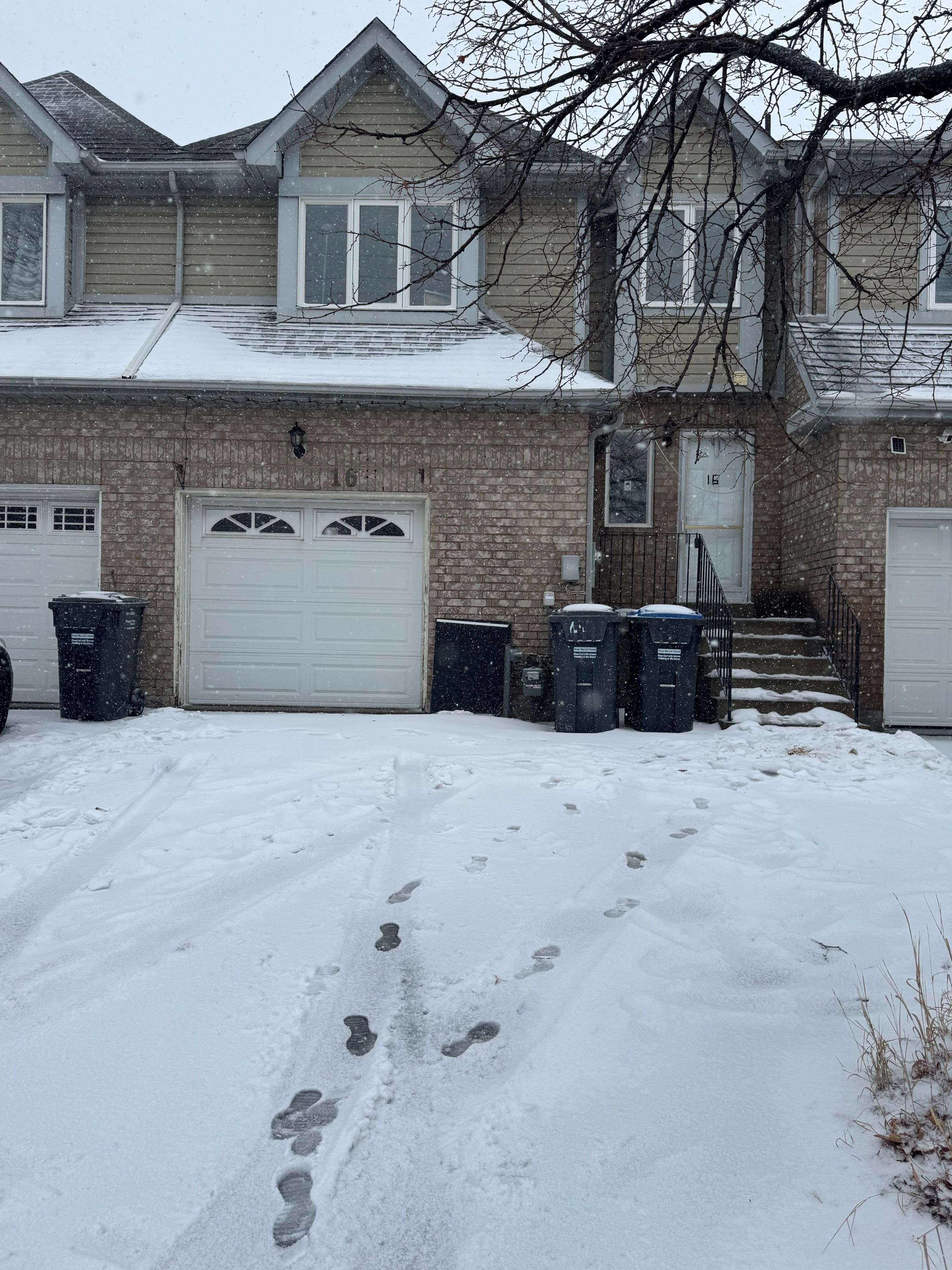 Brampton, ON L6Y 4S2,16 Langdale CRES