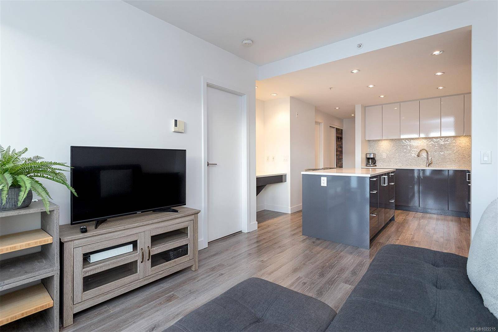 Victoria, BC V8W 1E4,838 Broughton St #309