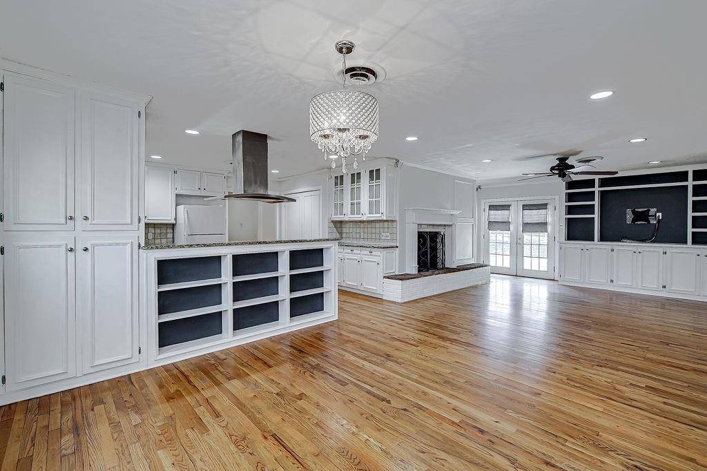 Fort Worth, TX 76116,1820 Ridgmar Boulevard