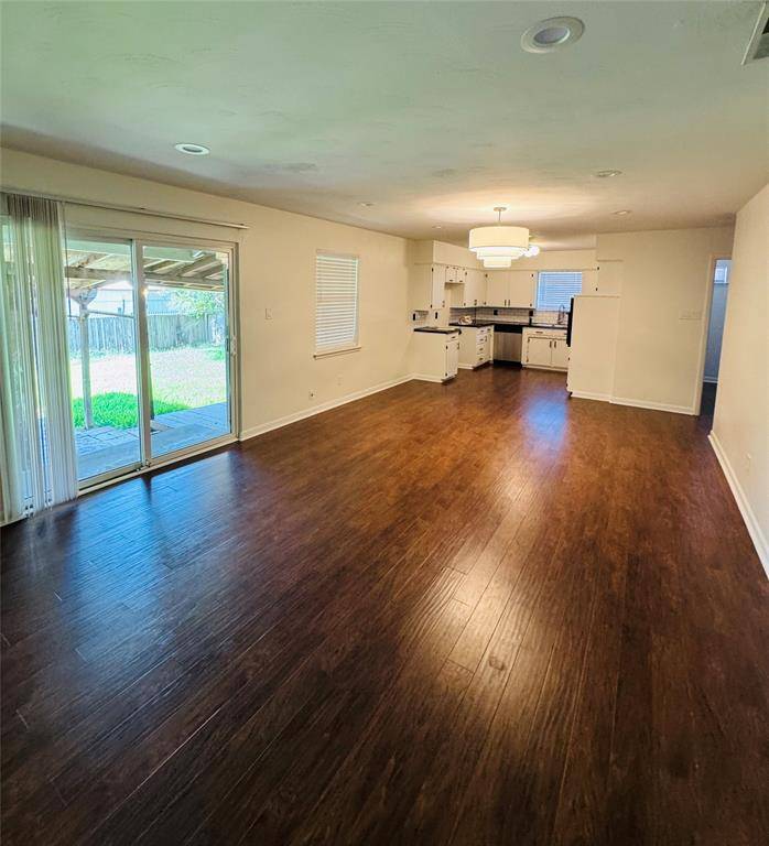 Dallas, TX 75217,8406 Foxwood Lane