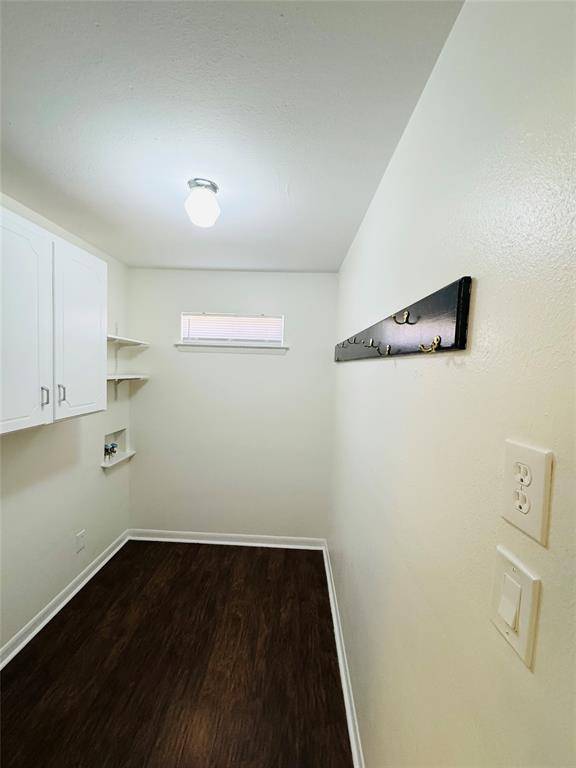 Dallas, TX 75217,8406 Foxwood Lane