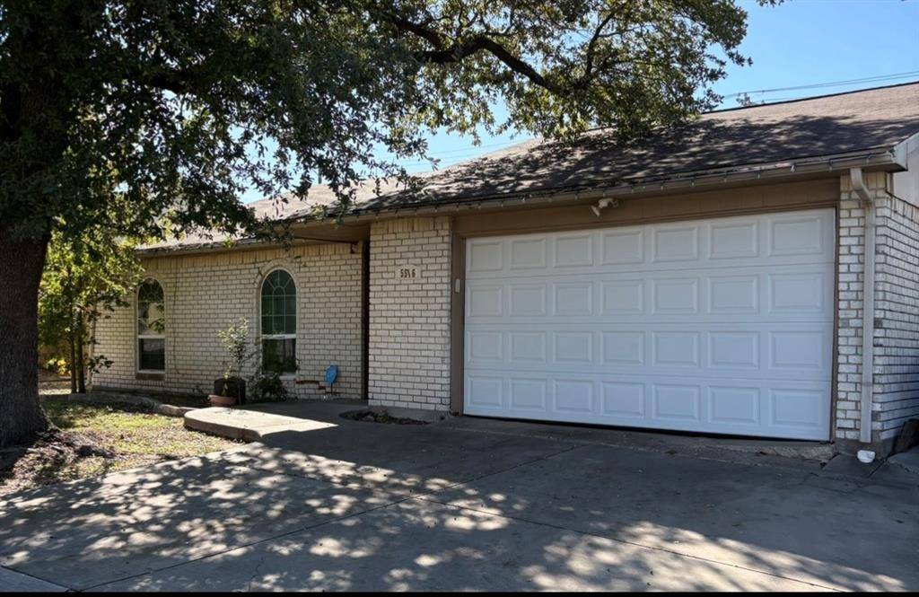 Rowlett, TX 75089,5516 Maple Lane