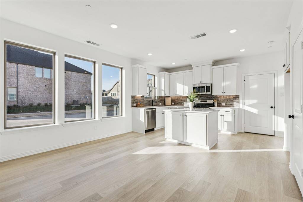 Argyle, TX 76226,736 4th Street