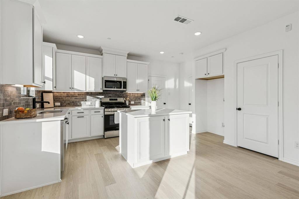 Argyle, TX 76226,736 4th Street