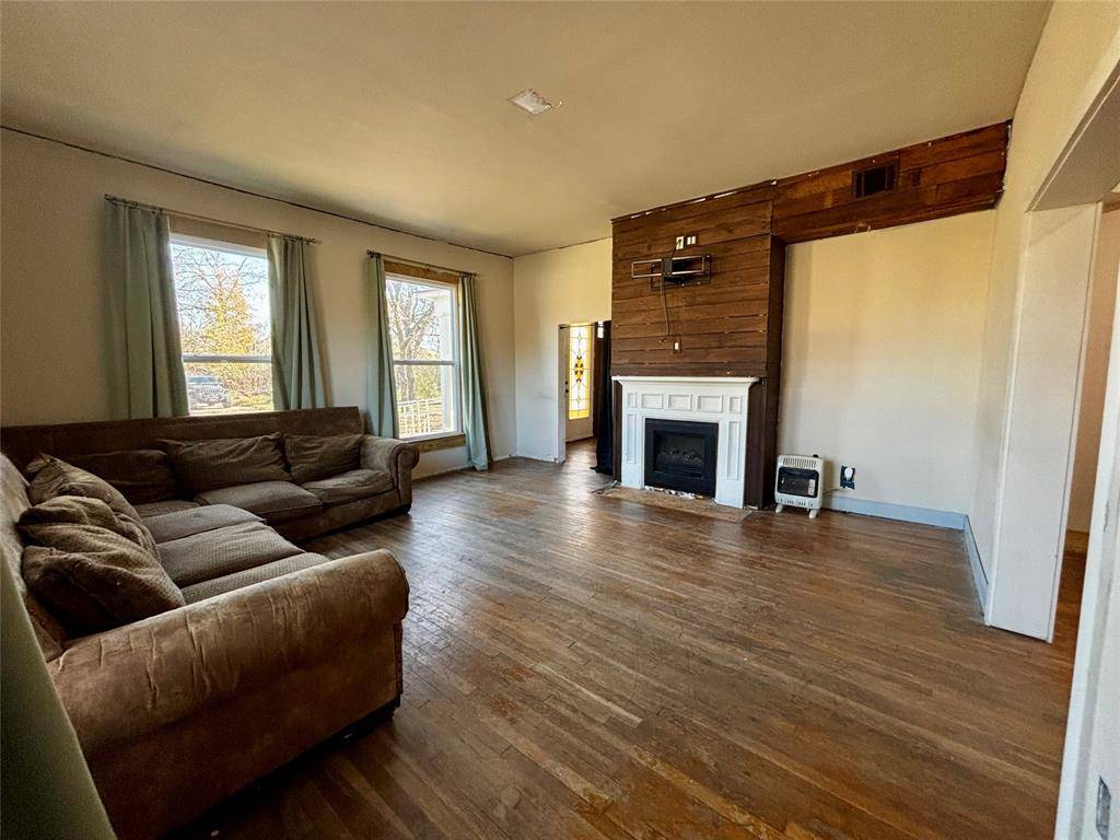 Bonham, TX 75418,725 W 10th Street