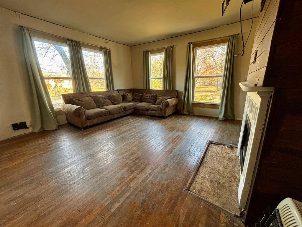 Bonham, TX 75418,725 W 10th Street