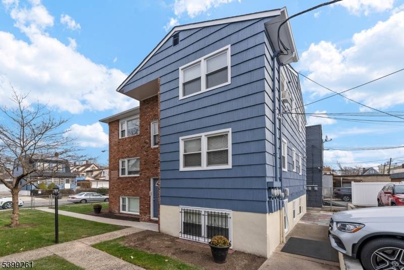 East Orange City, NJ 07018,275 Rhode Island Ave