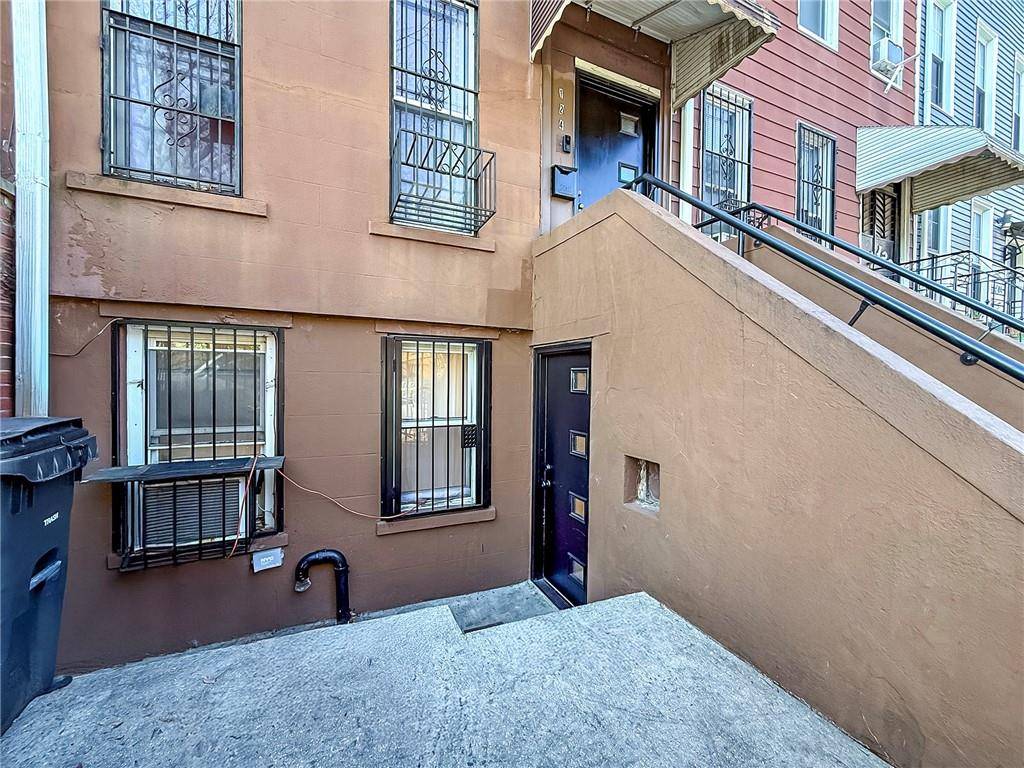 Brooklyn, NY 11205,124 Hall ST