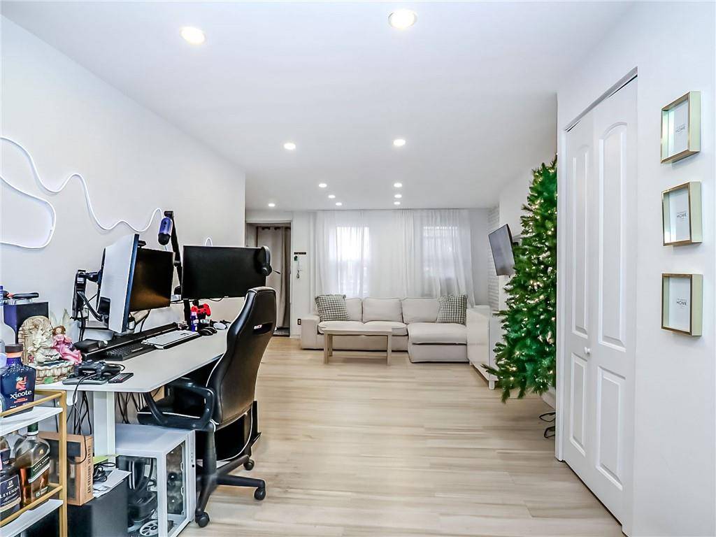 Brooklyn, NY 11205,124 Hall ST