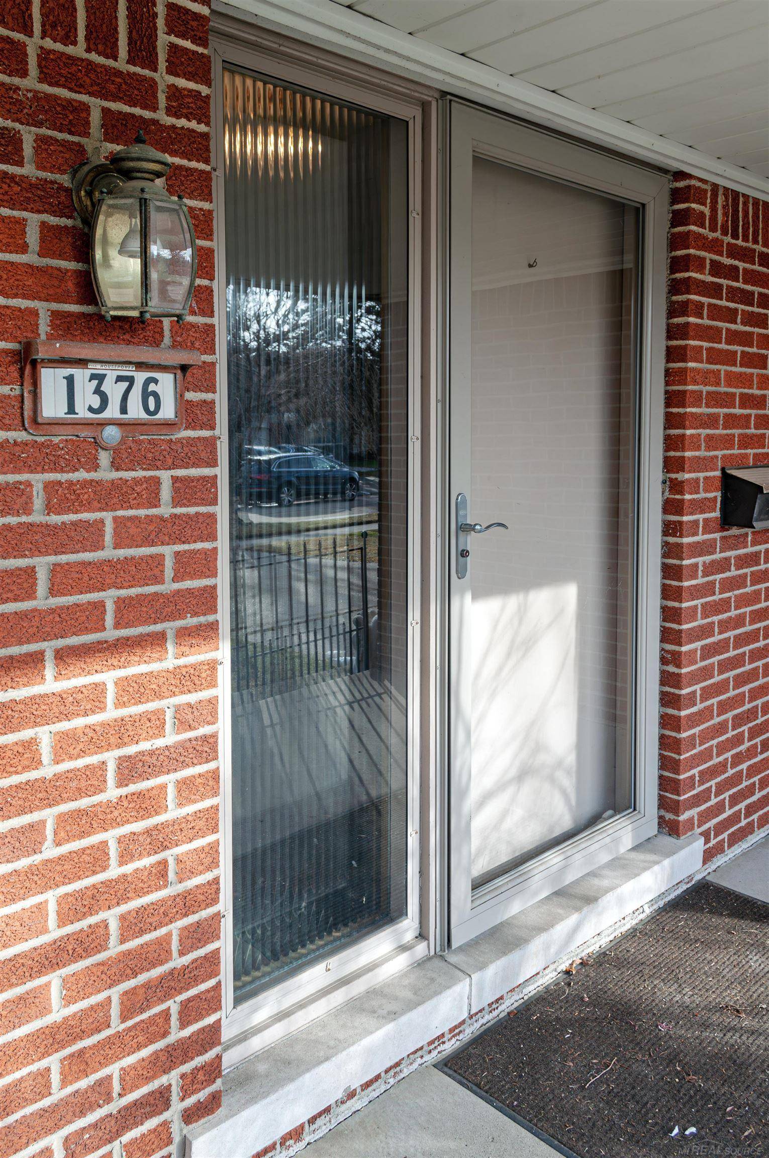 Grosse Pointe Woods, MI 48236,1376 Edmundton DR