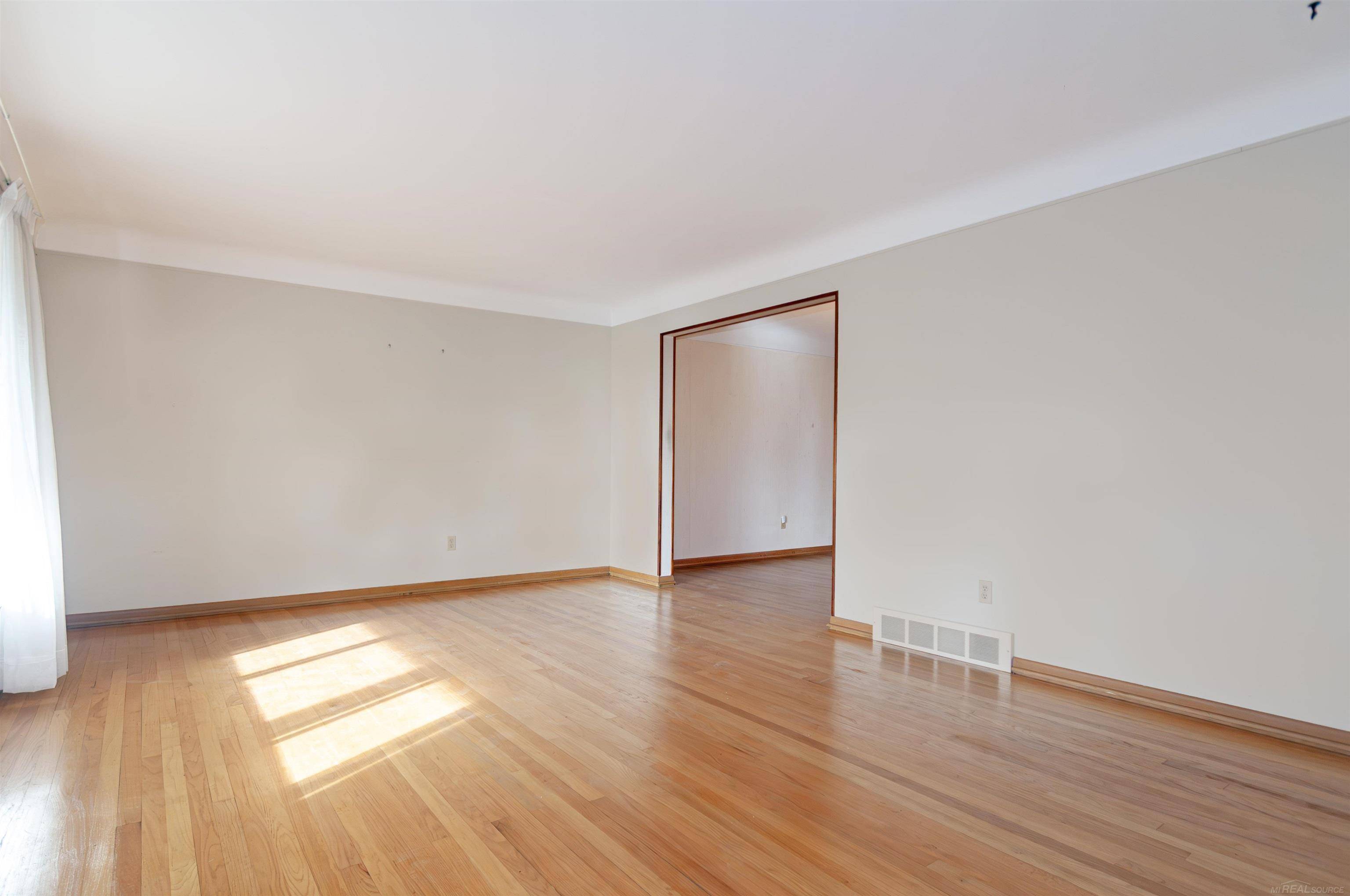 Grosse Pointe Woods, MI 48236,1376 Edmundton DR