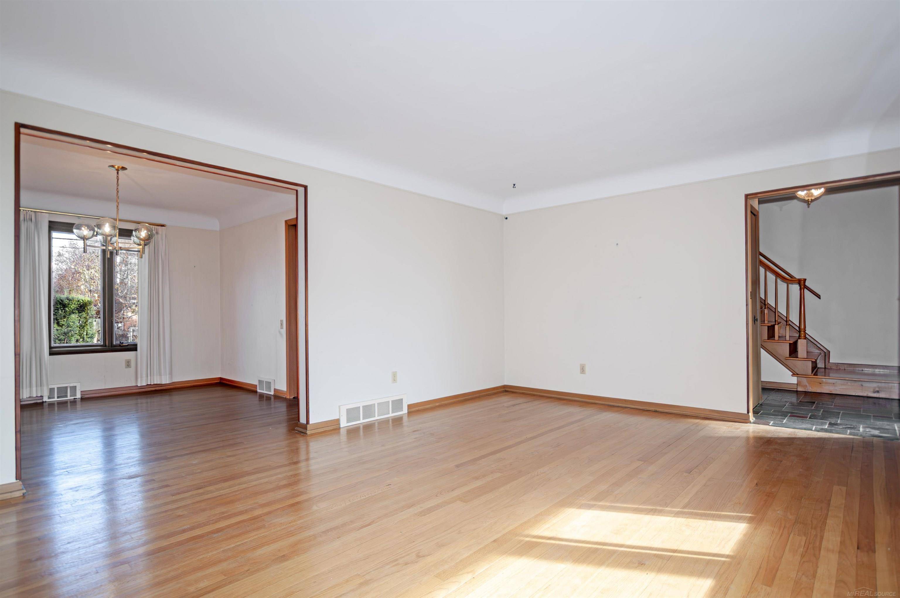 Grosse Pointe Woods, MI 48236,1376 Edmundton DR