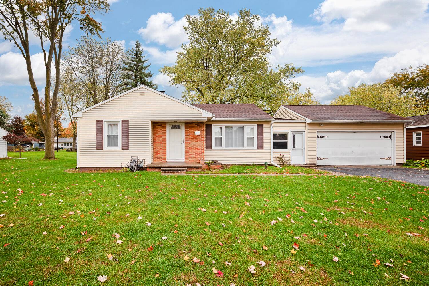 Adrian, MI 49221,2741 Sharon DR