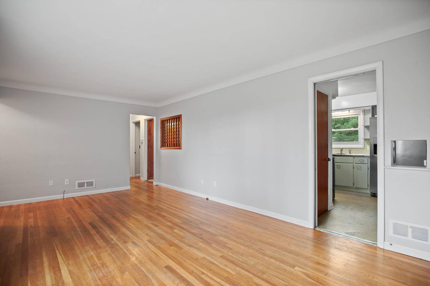 Adrian, MI 49221,2741 Sharon DR