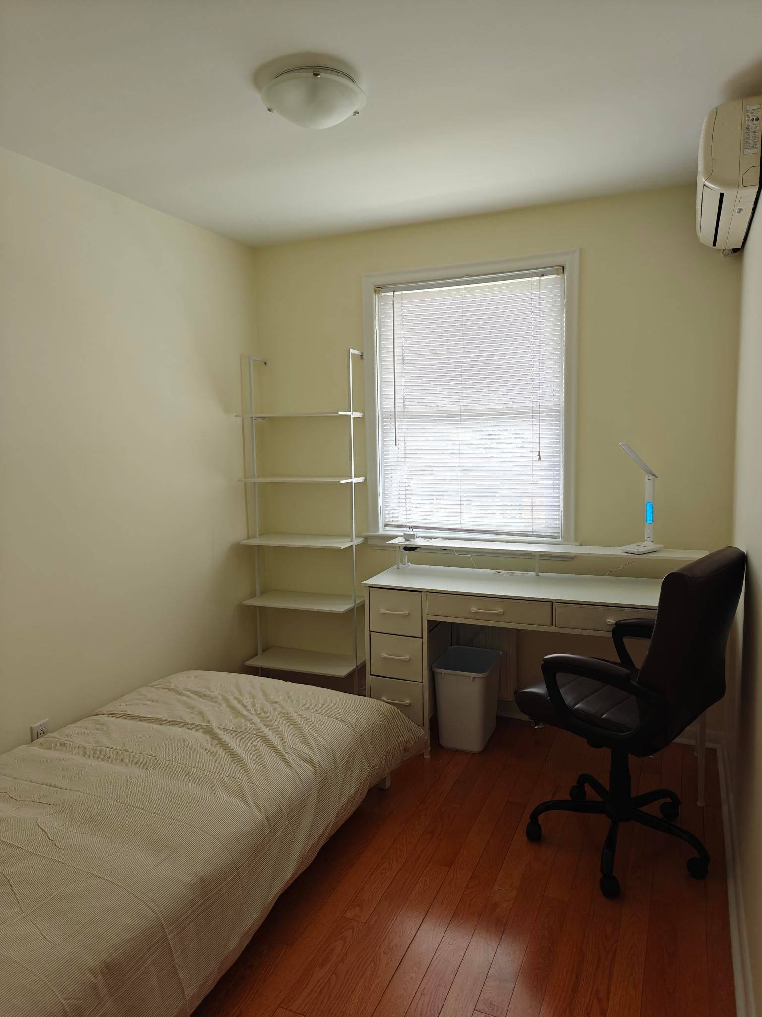374 Central Park BLVD S #Room #4, Oshawa, ON L1H 5X2