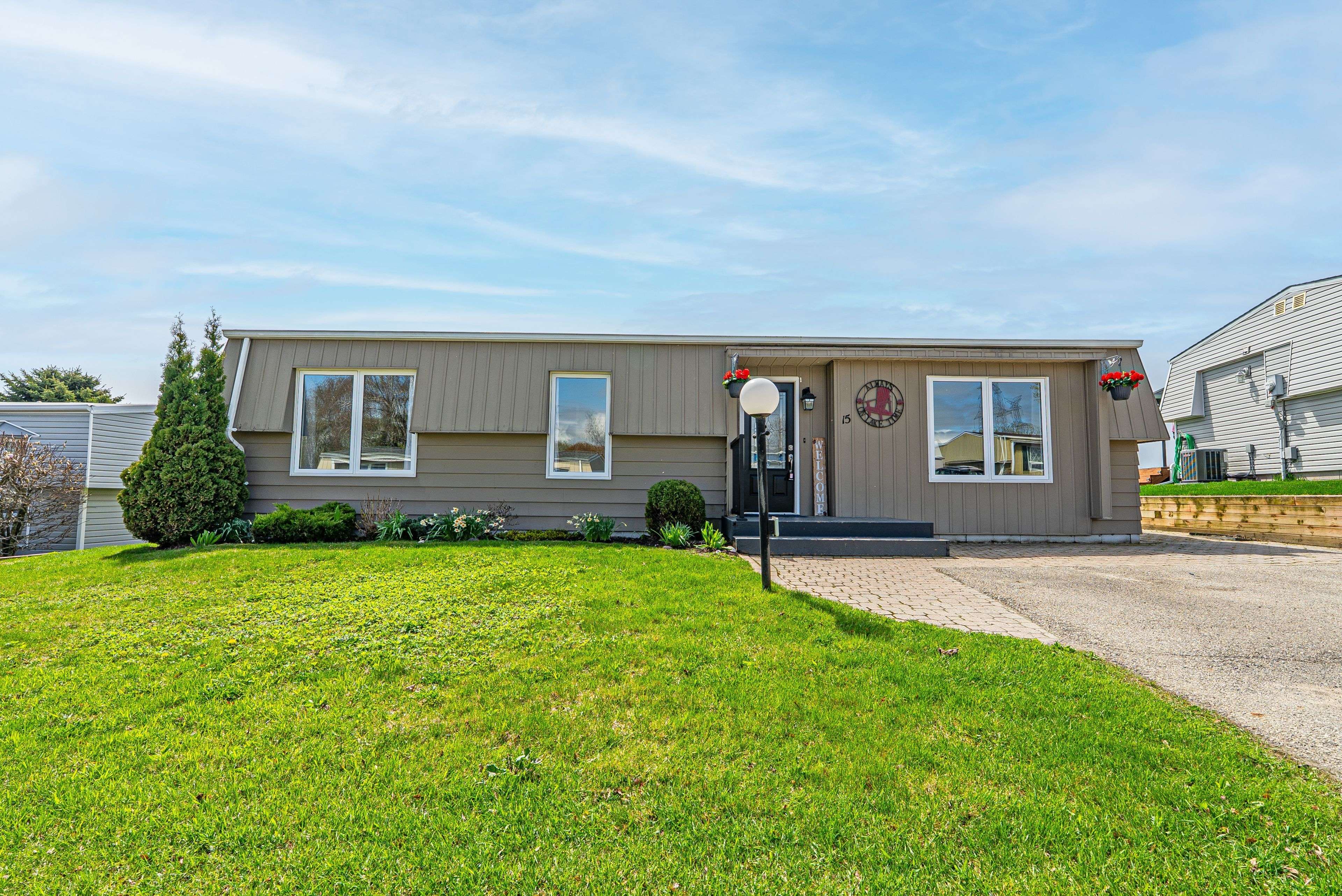 Clarington, ON L1B 1A3,15 Bluffs RD