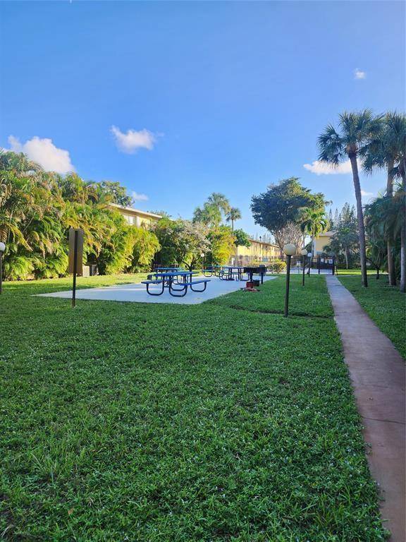 Deerfield Beach, FL 33441,610 SE 2nd Ave #L4