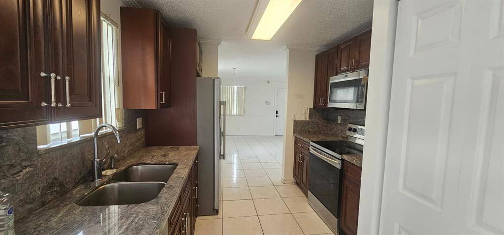 Hollywood, FL 33021,5580 Plunkett street