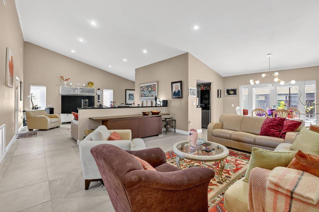 Pembroke Pines, FL 33026,10120 Sheridan St.